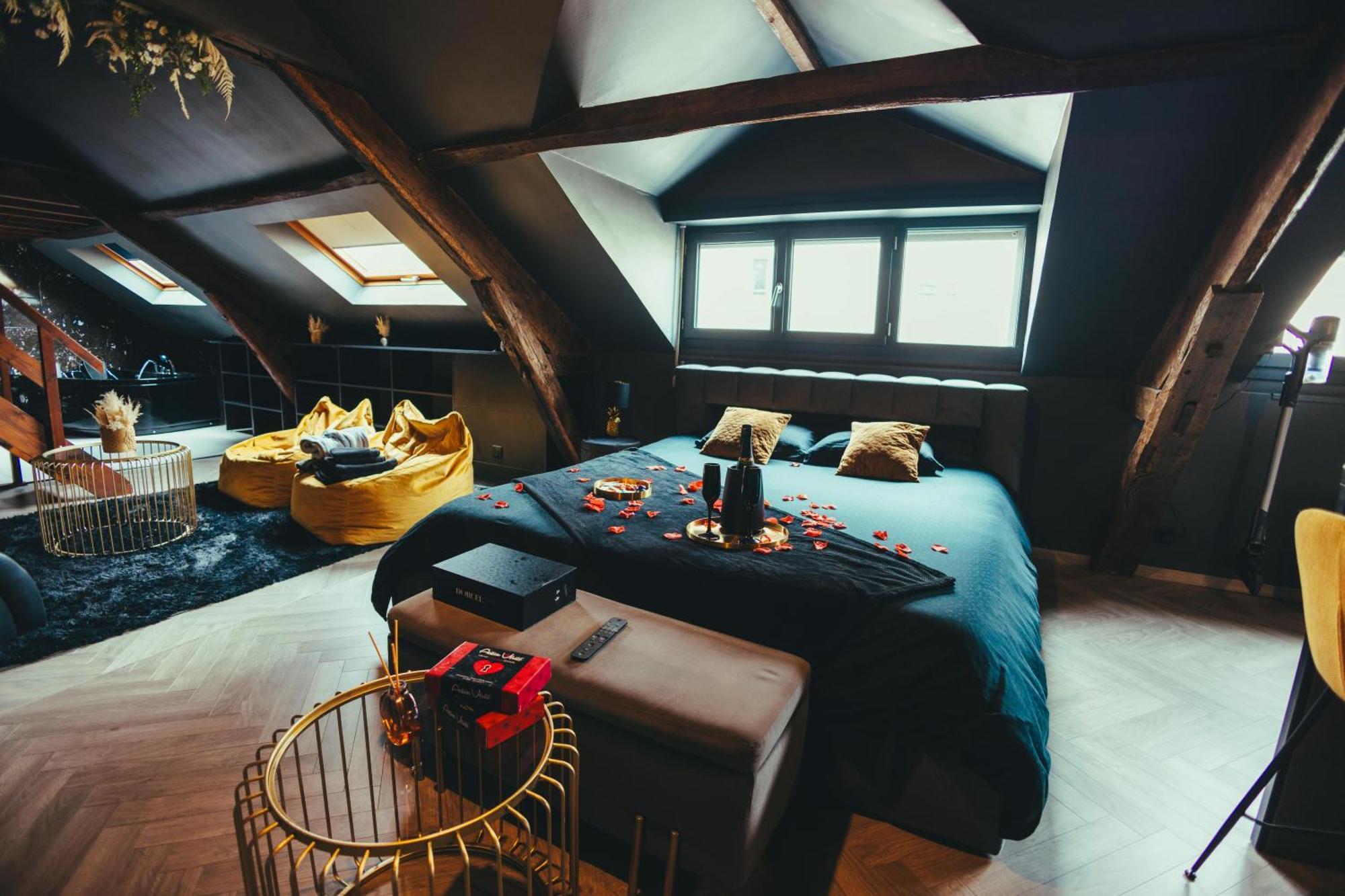 La Marble Room - Suite Balneo & Sauna Анже Екстер'єр фото