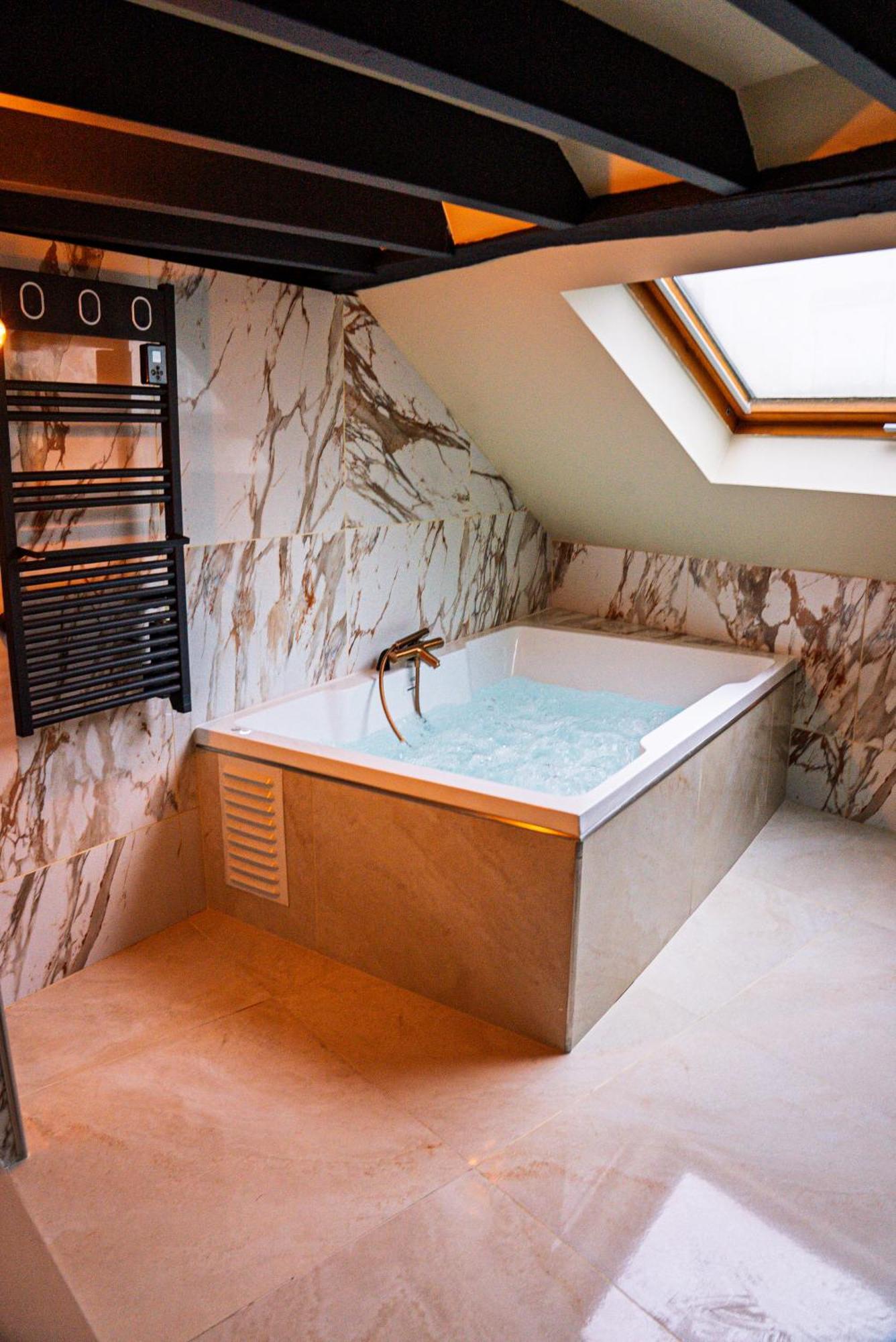 La Marble Room - Suite Balneo & Sauna Анже Екстер'єр фото